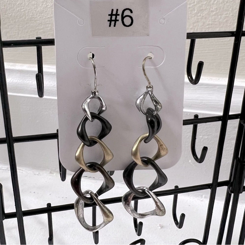 🌟 Mixed Metal Linked Chain Dangle Earrings